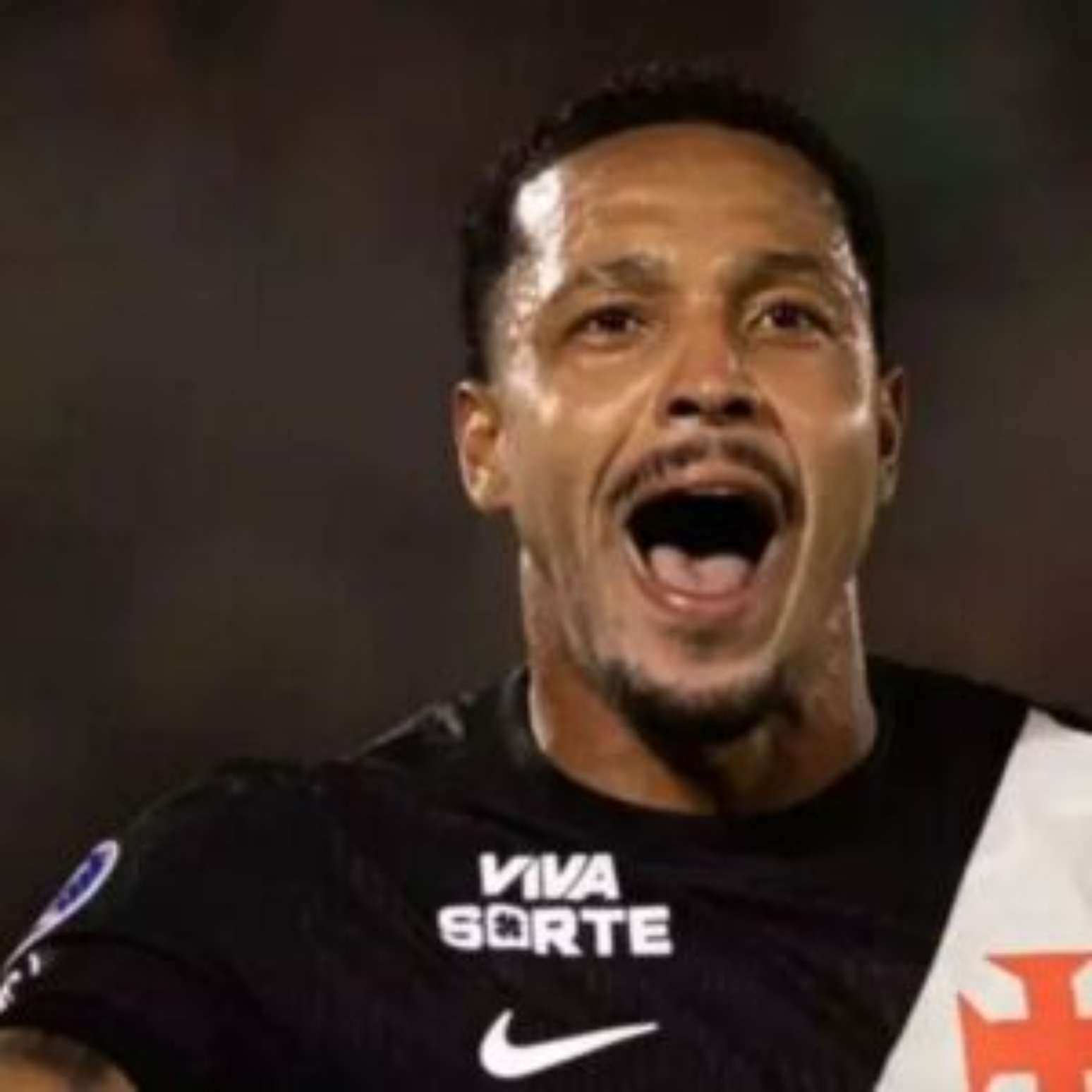 Vasco enfrenta Flamengo, pelo Brasileirão, dentro de São Januário.