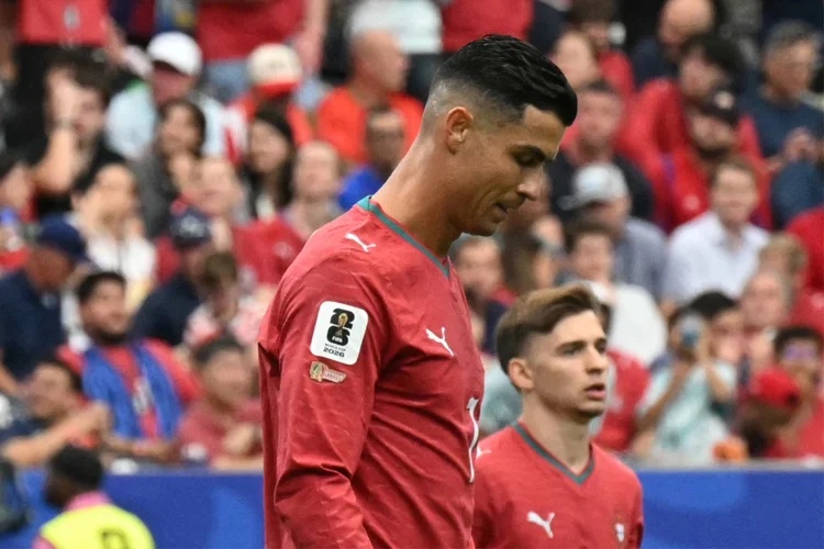 Cristiano Ronaldo: português já cumpriu 19 dias da punição (RONALDO SCHEMIDT/AFP)