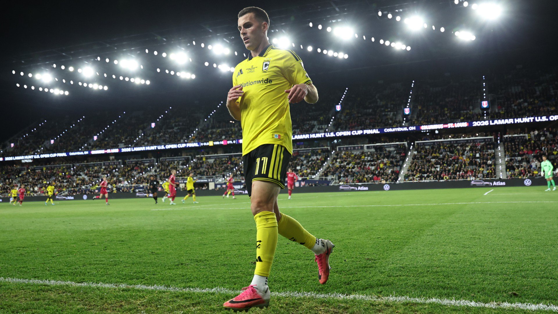 Lennon warns Columbus not to focus on the playoffs too early