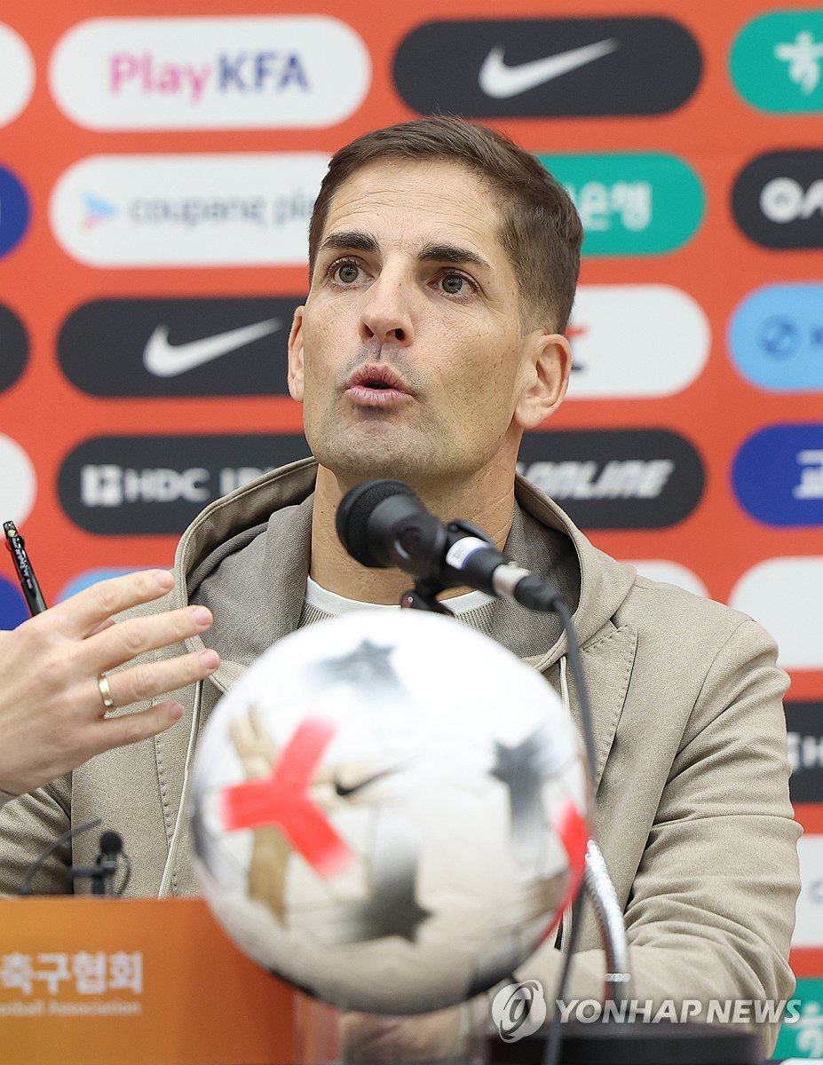 Robert Moreno, temporary head coach for the South Korean men's national football team, speaks at a press conference at Korea Football Park in Cheonan, South Chungcheong Province, on Oct. 29, 2026. (Yonhap)