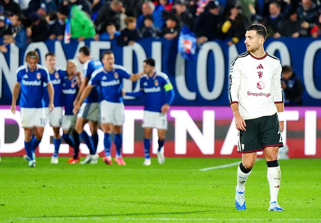 Diogo Dalot reacts as Como players celebrate the second goal (Luca Rossini/PA)