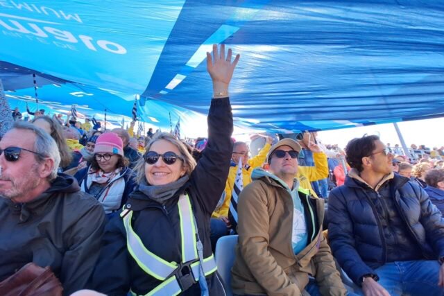 Sous le tifo ‘Bon Vent’ de Saint-Malo… (© Le Pays Malouin / B.R.)
