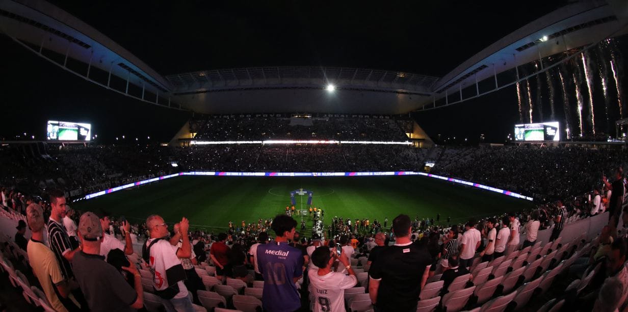 Torcedores do Corinthians lotam as arquibancadas da Neo Química Arena - José Manuel Idalgo / Agência Corinthians
