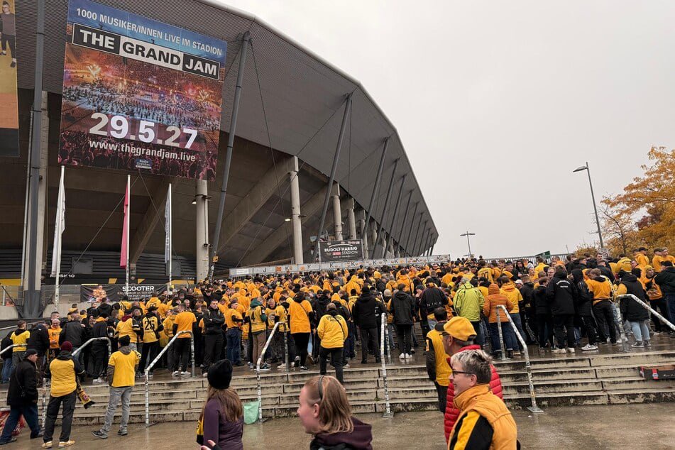 Die Stadiontore öffneten pünktlich um 16 Uhr.