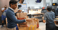 Stomach Infrastructure: UK Rishi Sunak delivers food to voters in last-minute efforts to woo voters