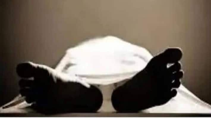 Gorakhpur Husband climbs car suspicion of wife character father put son death who went to save mother