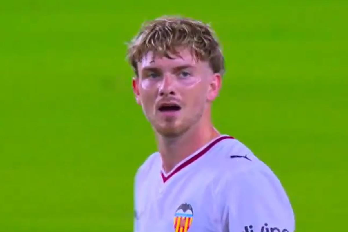 Harvey Elliott reacting