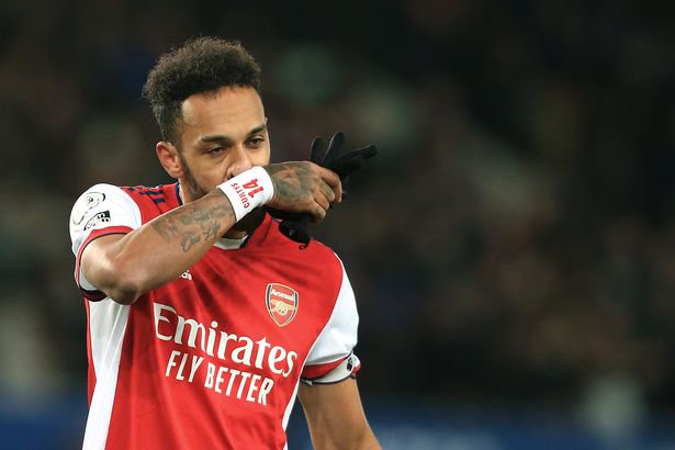 Pierre-Emerick Aubameyang of Arsenal looks dejected after the Premier League match between Everton and Arsenal at Goodison Park on December 6, 2021 in Liverpool, England.