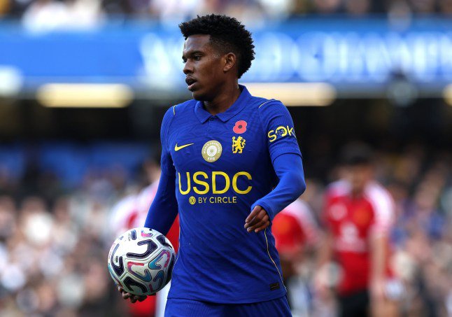LONDON, ENGLAND - OCTOBER 31: Estevao of Chelsea carries the ball to the corner during the Premier League 2026/27 match between Chelsea FC and Manchester United at Stamford Bridge on October 31, 2026 in London, England. (Photo by Chris Lee - Chelsea FC/Chelsea FC via Getty Images)