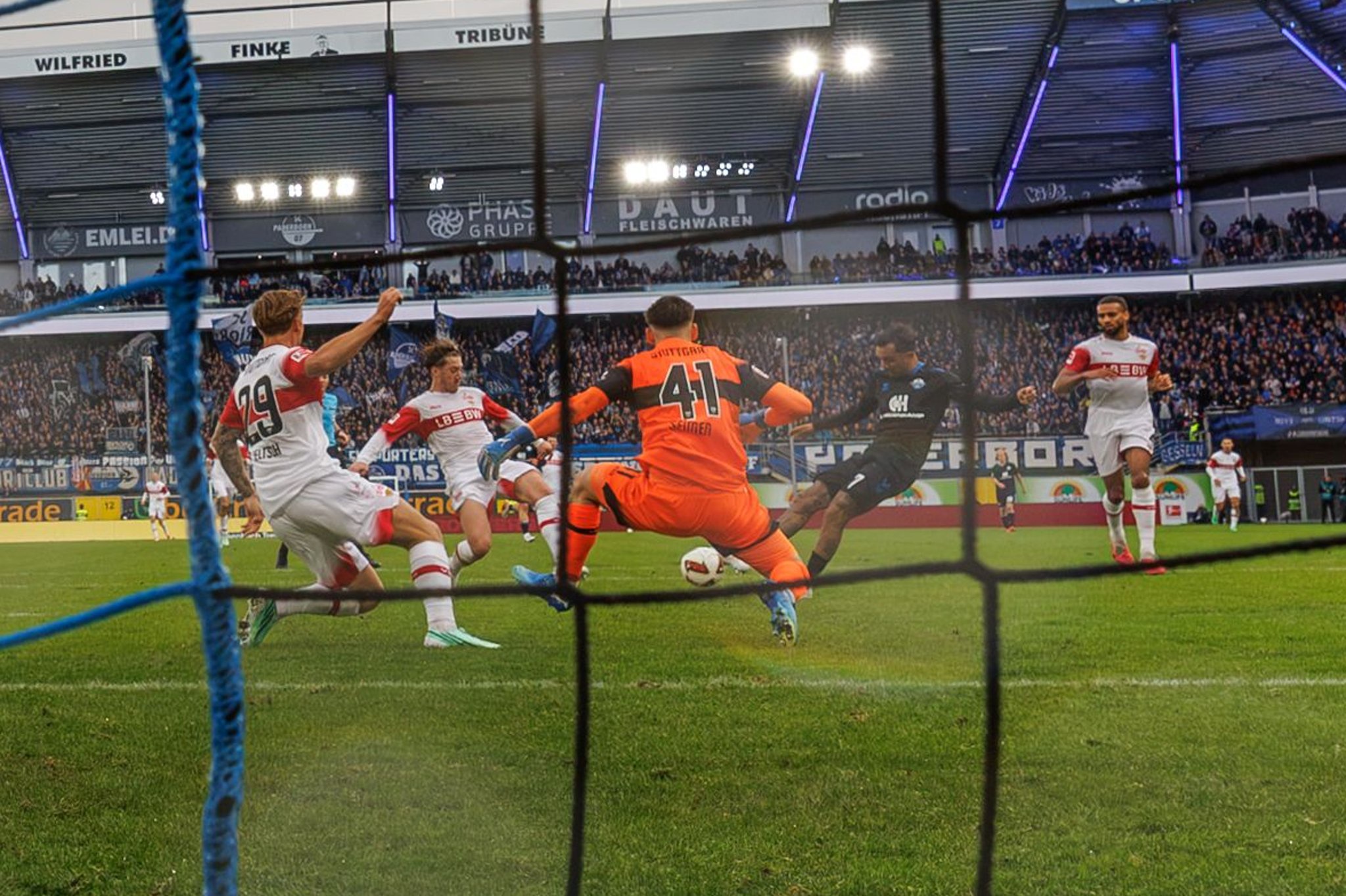 Oliver Batista Meier, hier bei seiner vergebenen Großchance im Heimspiel gegen den VfB Stuttgart, wird dem SC Paderborn 07 verletzungsbedingt für unbestimmte Zeit fehlen.