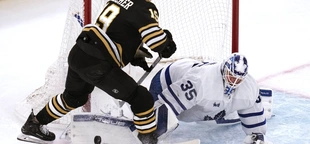 Matthews scores as Maple Leafs beat Bruins 3-2 to tie their series at 1 game apiece