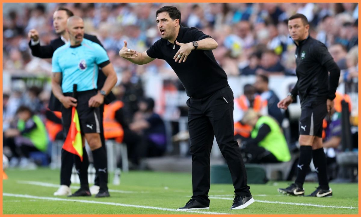 Andoni Iraola during Liverpool's draw vs Newcastle