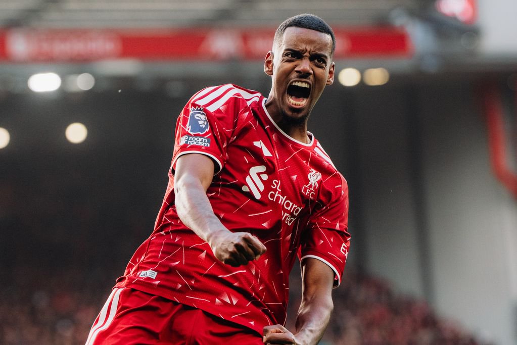 Alexander Isak of Liverpool celebrating