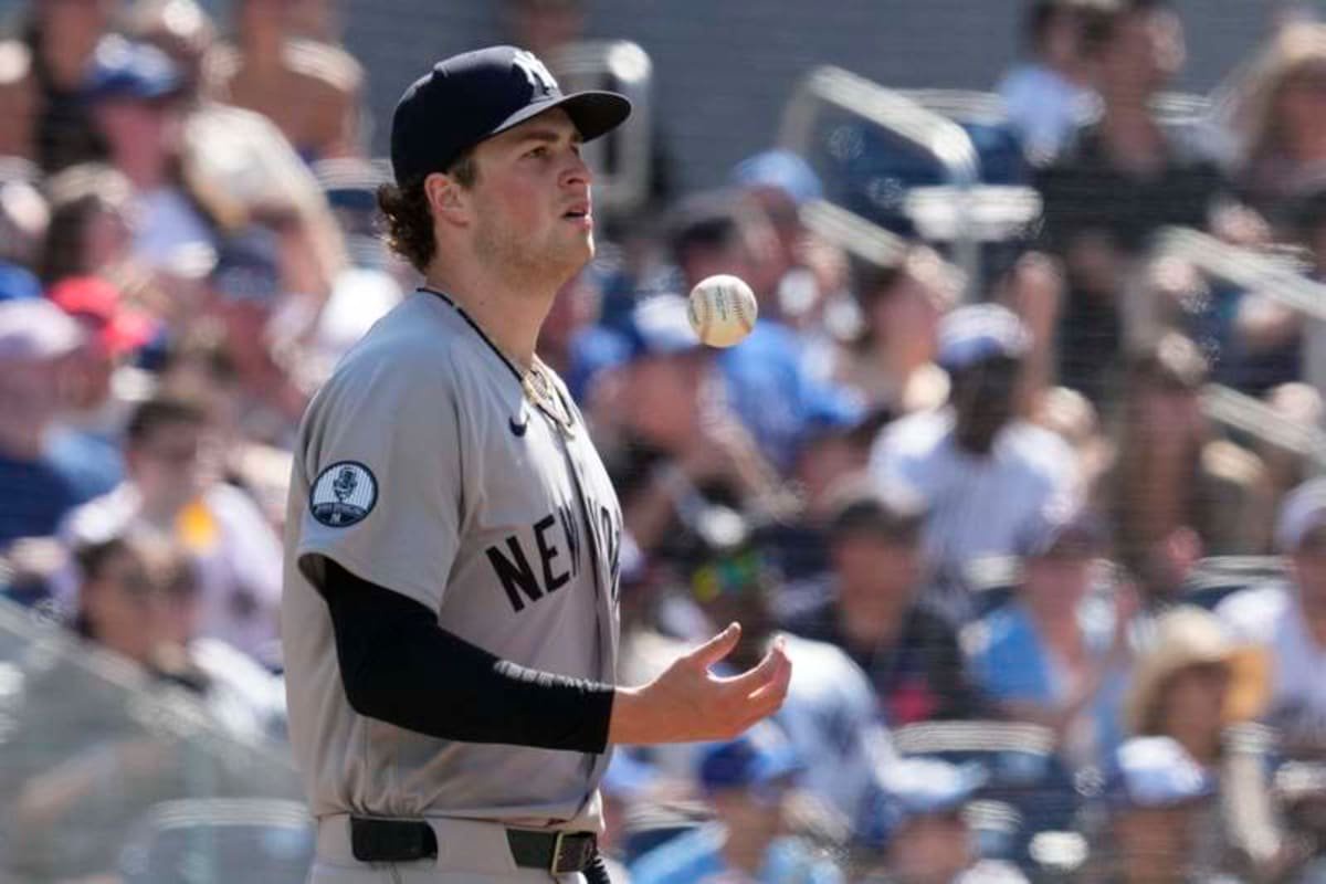 June 13, 2026, Toronto, On, CANADA: New York Yankees pitcher Cam Schlittler 31 reacts after giving up a double to Toronto Blue Jays Yohendrick PioÂango 24 during fourth inning MLB, Baseball Herren, USA baseball action in Toronto, Saturday, June 13, 2026. Canada News – June 13, 2026 PUBLICATIONxINxGERxSUIxAUTxONLY – ZUMAc35_ 20260613_zaf_c35_089 Copyright: xFrankxGunnx ©IMAGO/ZUMA Press