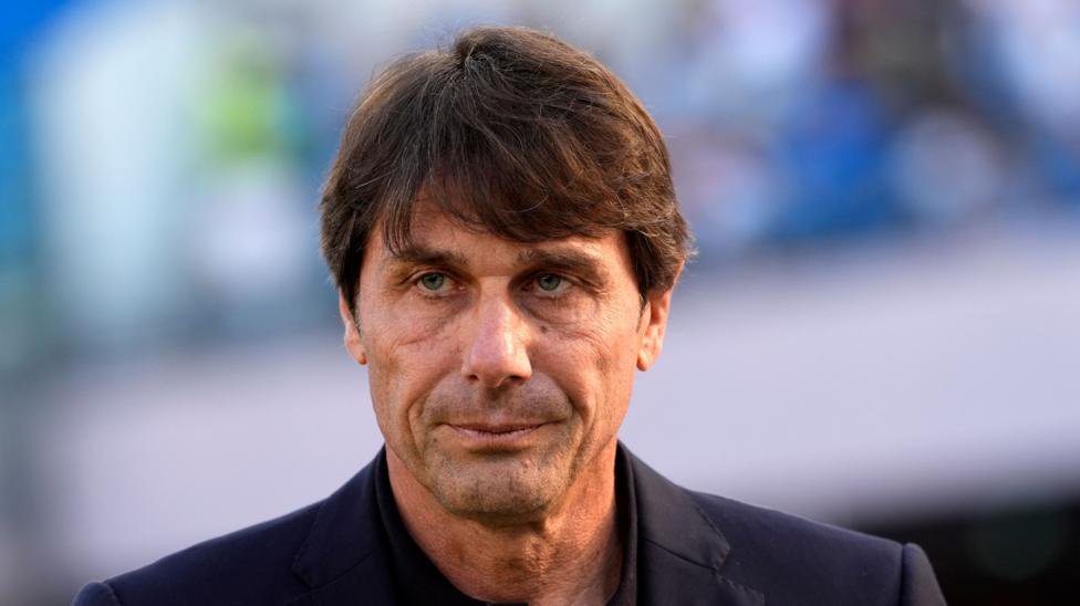 Antonio Conte looks straight ahead