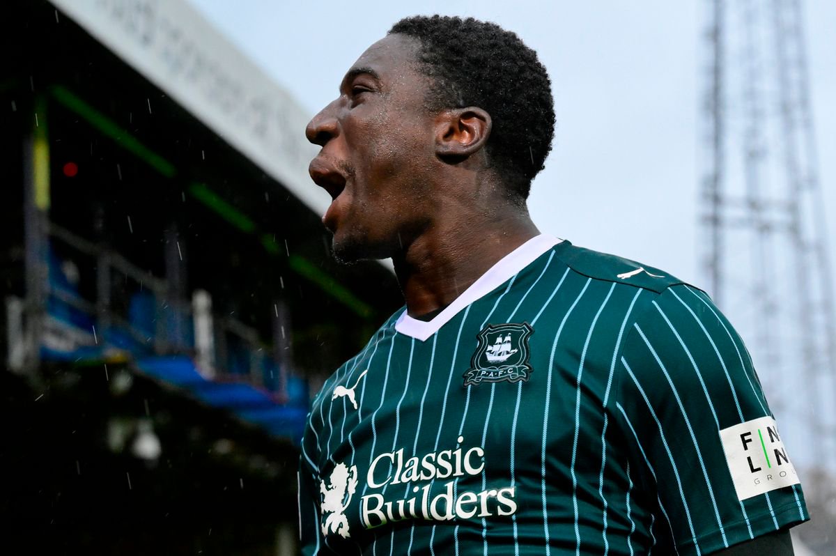 Aribim Pepple of Plymouth Argyle celebrates their win after in the Sky Bet League 1 match between Cambridge United and Plymouth Argyle at Cledara Abbey Stadium, Cambridge on 24 October 2026 (Photo: Alan Stanford/PPAUK)