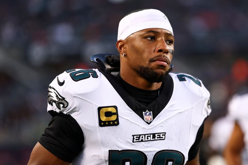 Saquon Barkley #26 of the Philadelphia Eagles warms up