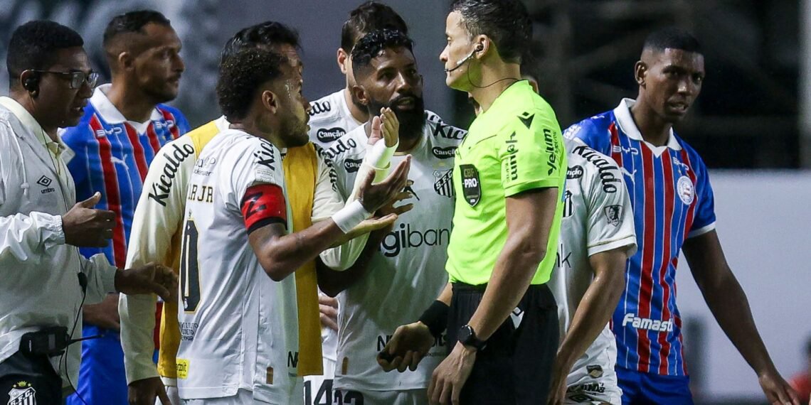 Neymar critica Rodrigo Nestor após expulsão em Santos x Bahia