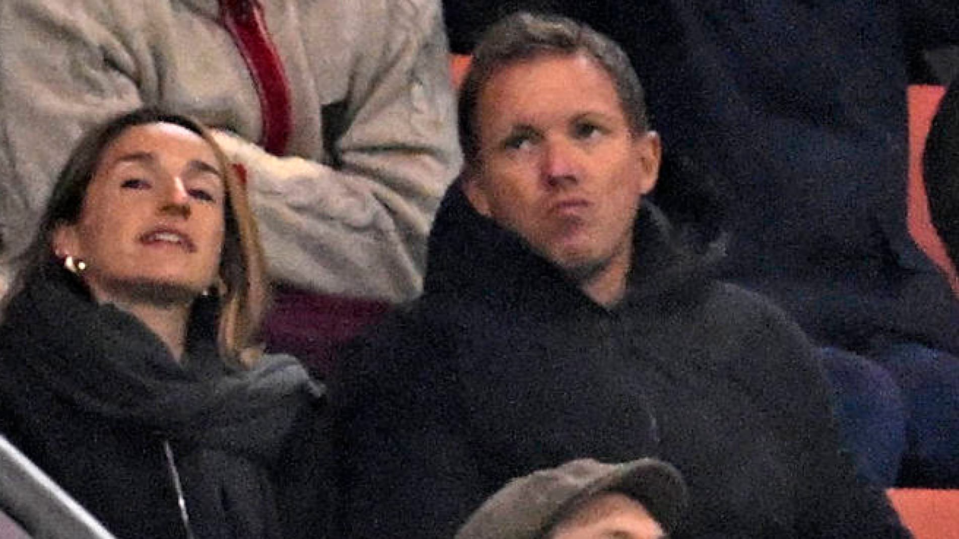 Julian Nagelsmann mit Gattin Lena auf der Tribüne beim Bayern-Spiel gegen Arsenal