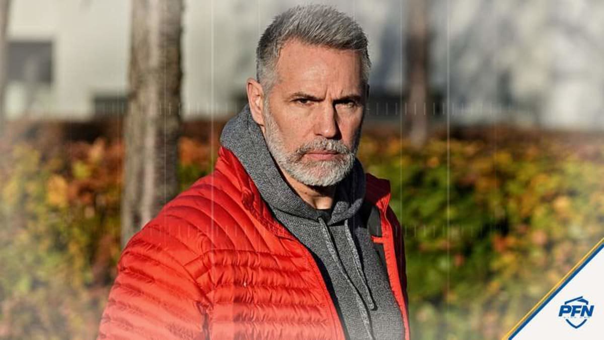 Nov 11, 2022; Munich, Germany; Kurt Warner attends Tampa Bay Buccaneers practice at the FC Bayern Campus. © Kirby Lee-USA TODAY Sports