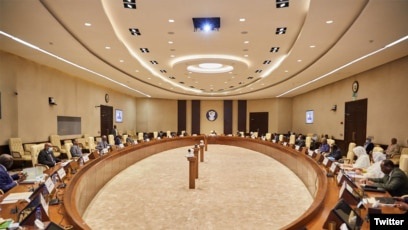 Des membres du cabinet assistant à une réunion dans la capitale Khartoum, le 3 août 2021. (Photo/Compte Twitter officiel du Premier ministre soudanais) 
