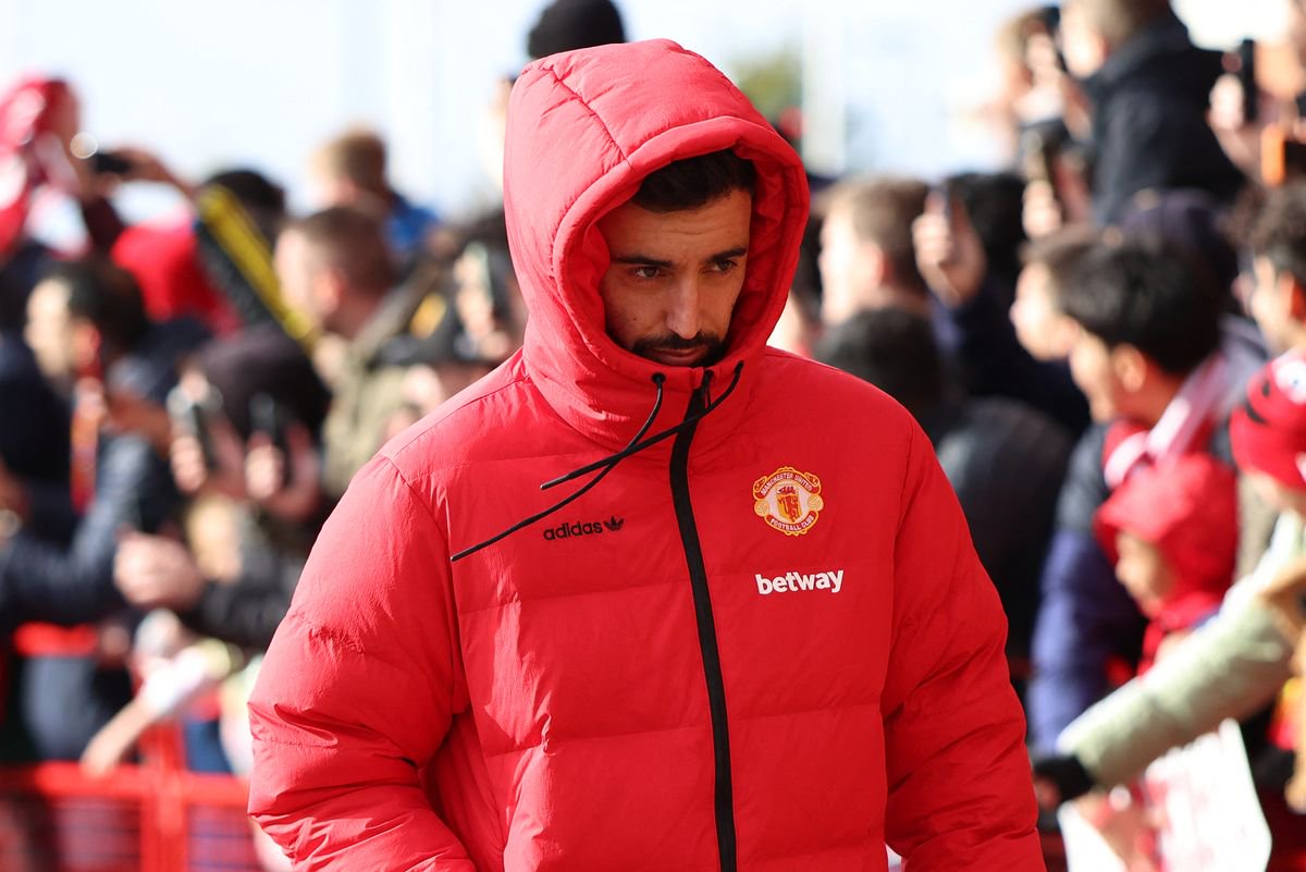 Manchester United's Portuguese midfielder #08 Bruno Fernandes arrives for the English Premier League football match between Manchester United and Bournemouth