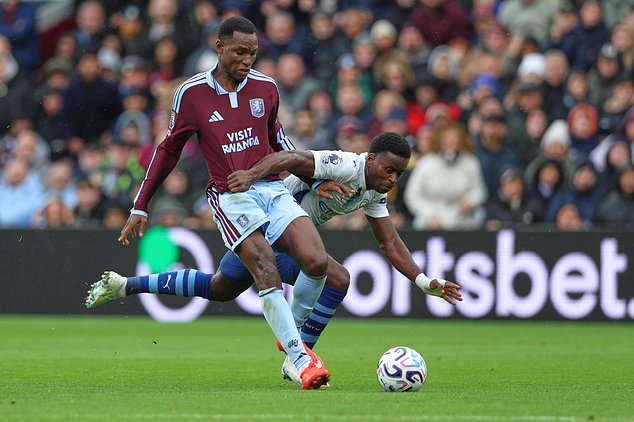 Aston Villa's Nicolas Jackson, left, challenges for the ball with Manchester City's Marc Guehi during the English Premier League soccer match between Aston Villa and Manchester City in Birmingham, England, Saturday, Oct. 24, 2026. (AP Photo/Morgan Harlow)