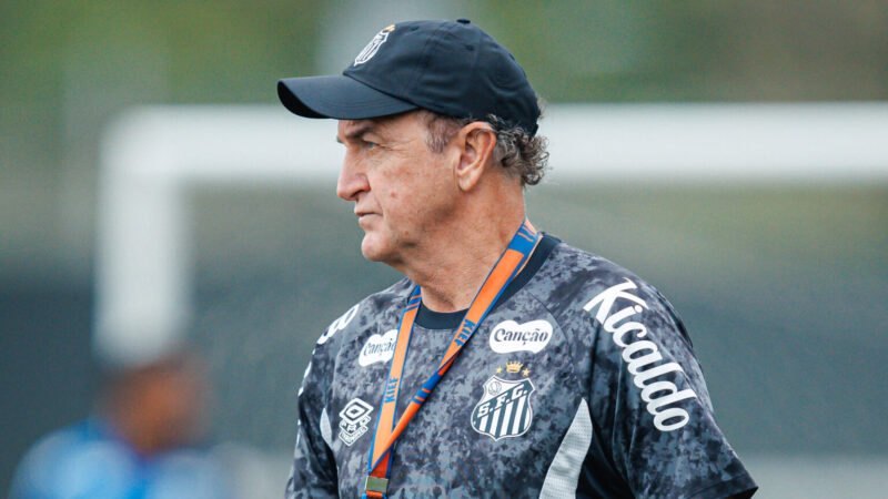 Cuca avalia os cenários - Foto: Raul Baretta/ Santos FC.