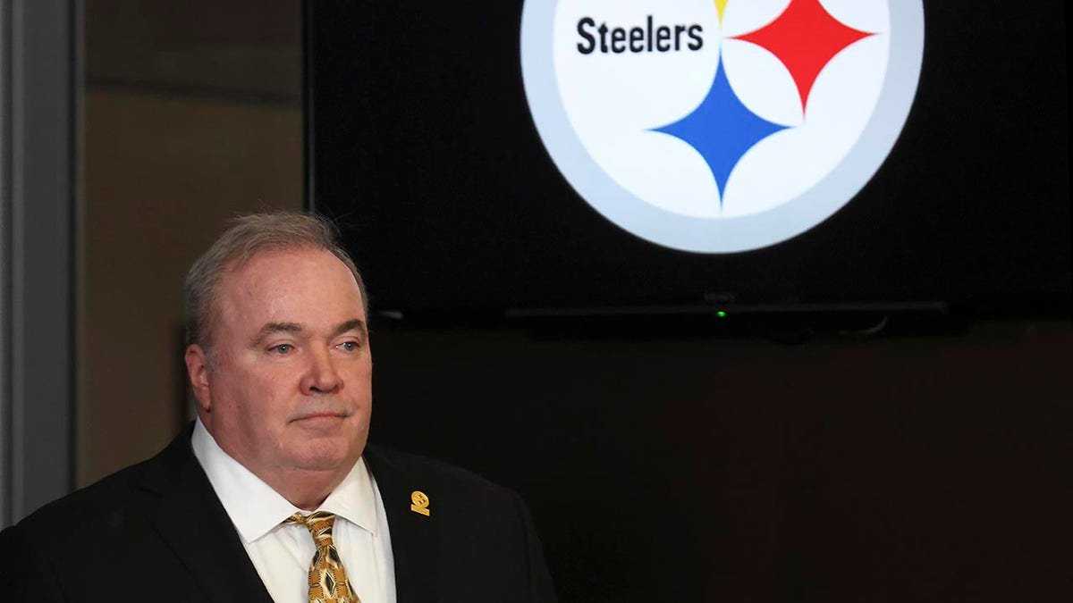 Mike McCarthy looks on