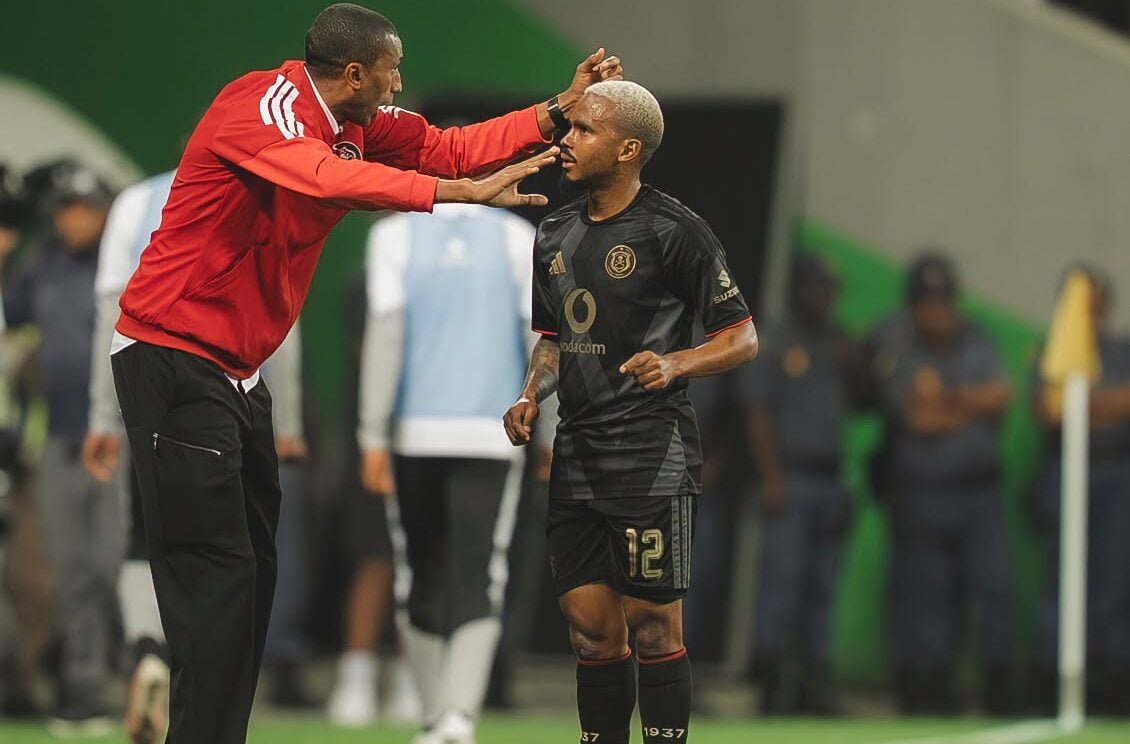Abdeslam Ouaddou giving Oswin Appollis instructions during a game