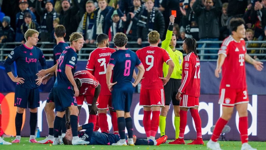 Referee Georgi Kabakov gives a red card to Bayern Munich's Michael Olise during the Champions League opening phase soccer match between Viking and Bayern Munich in Stavanger, Norway, Tuesday Oct. 13, 2026. (Carina Johansen/NTB via AP)