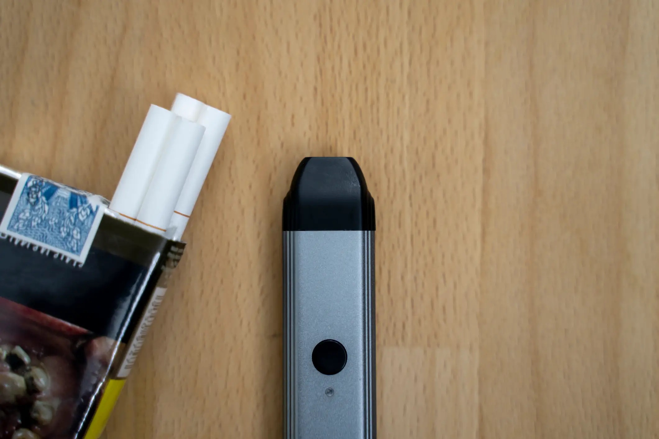 A simulation has outlined what happens to the lungs when you pick up a vape or cigarette (Getty Stock Images)