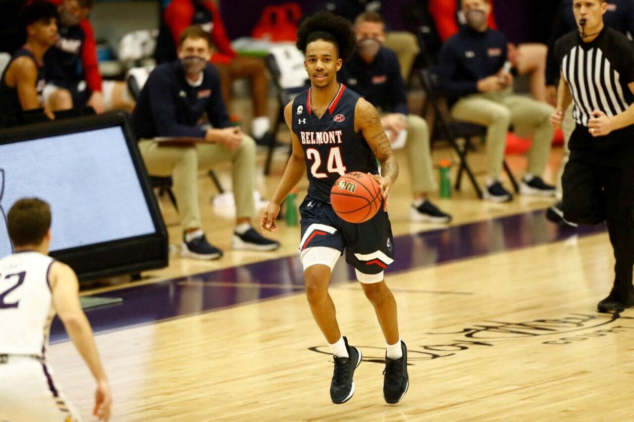 Ici sous le maillot de l'université de Belmont, JaCobi Wood affiche souvent le sourire d'un joueur à la fois sage, talentueux et profondément humain.