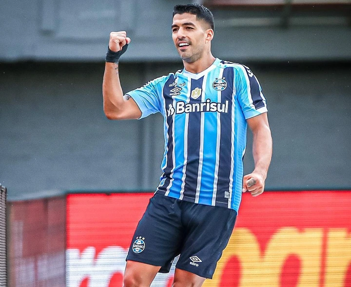 Luis Suarez scored the winning goal in his debut League game for his new team, Gremio in Brazil (Photos) 