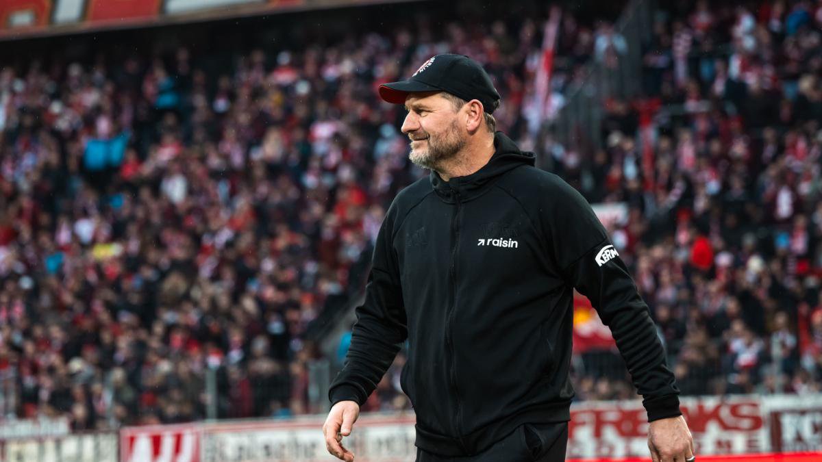 Steffen Baumgart aufm Spielfeld