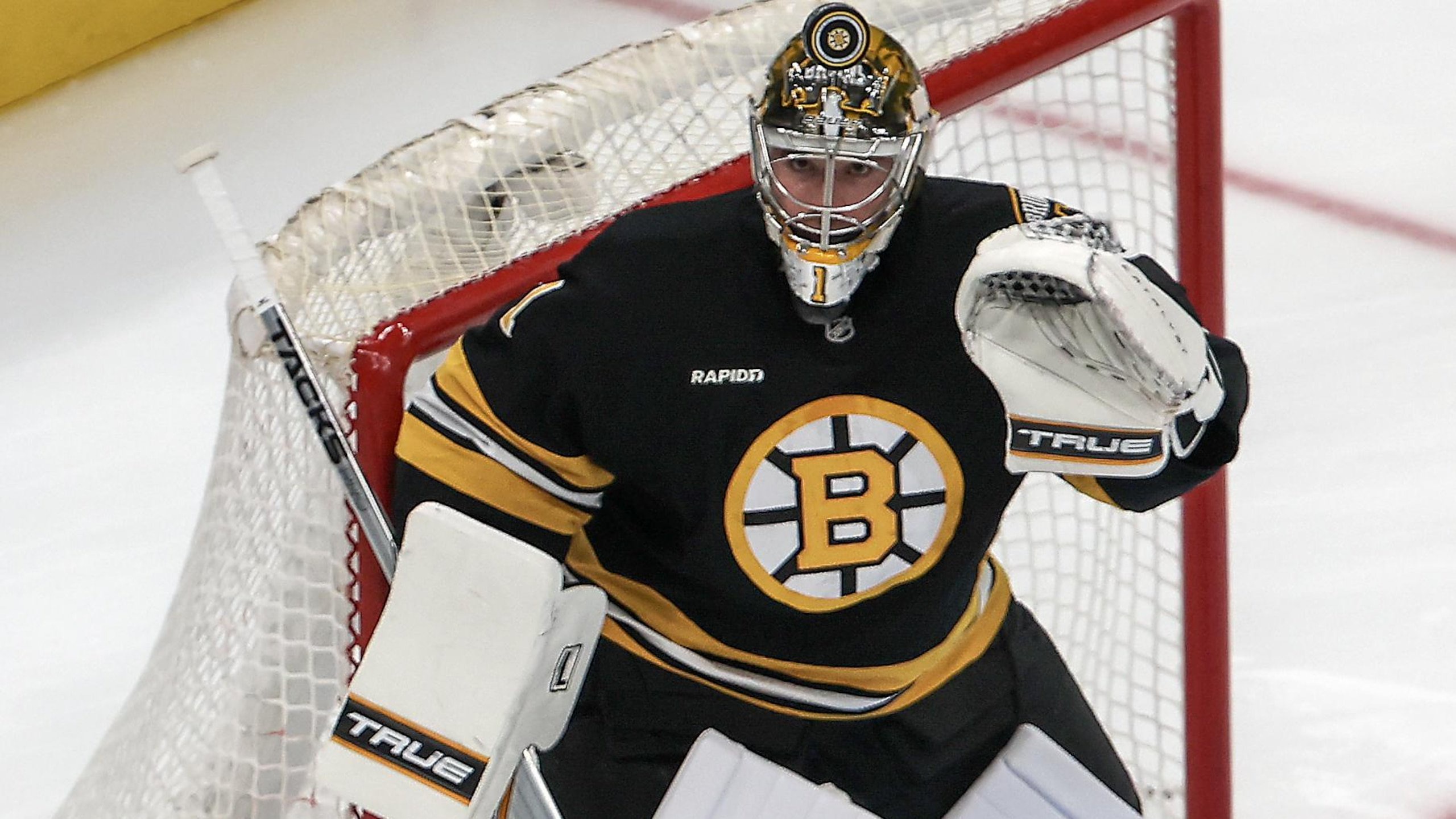 Bruins overwhelm Sharks with four-goal eruption in third period