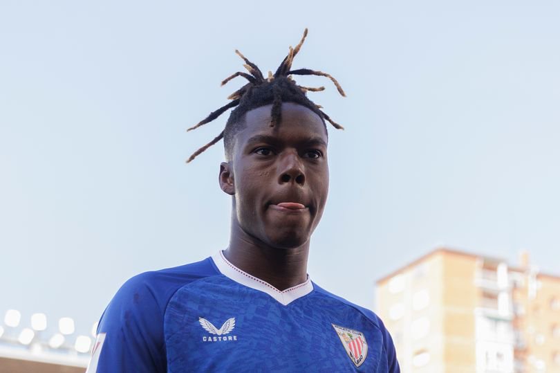Nico Williams wearing a dark blue Athletic Club shirt