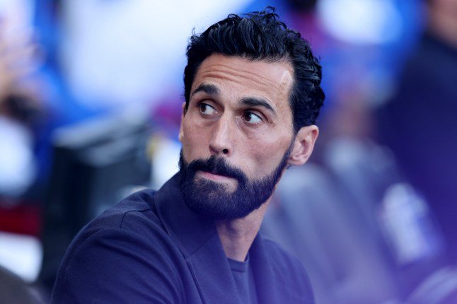 Soccer Football - Premier League - Fulham v Manchester United - Craven Cottage, London, Britain - September 20, 2026 Fulham manager Alvaro Arbeloa before the match REUTERS/Toby Melville EDITORIAL USE ONLY. NO USE WITH UNAUTHORIZED AUDIO, VIDEO, DATA, FIXTURE LISTS, CLUB/LEAGUE LOGOS OR 'LIVE' SERVICES. ONLINE IN-MATCH USE LIMITED TO 120 IMAGES, NO VIDEO EMULATION. NO USE IN BETTING, GAMES OR SINGLE CLUB/LEAGUE/PLAYER PUBLICATIONS. PLEASE CONTACT YOUR ACCOUNT REPRESENTATIVE FOR FURTHER DETAILS..