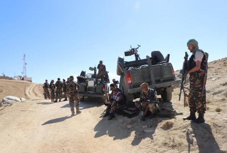 परवान प्रांत के सालंग के सामरिक क्षेत्र पर रजिस्टेंस फोर्सेज के लड़ाके