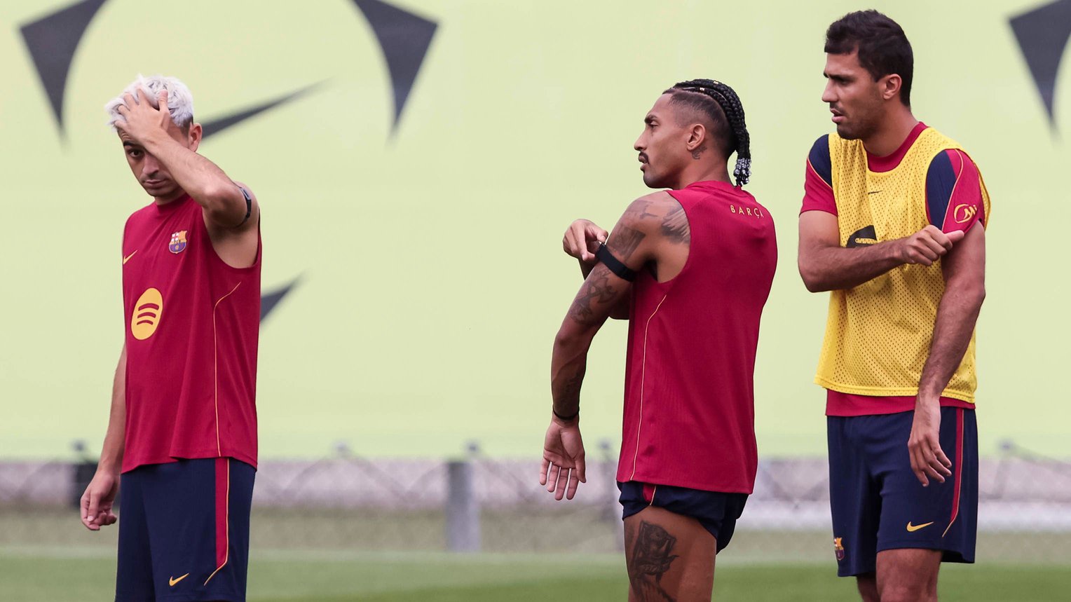 Raphinha organizes Barcelona team barbecue after recent defeats