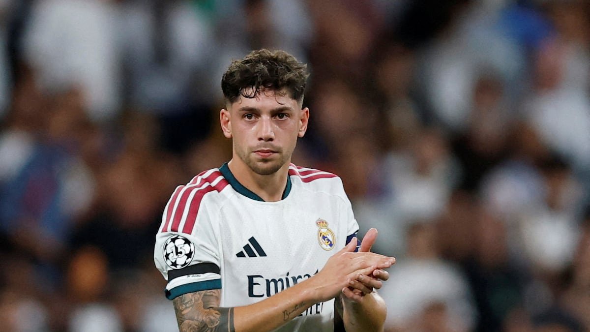 Former Real Madrid players weigh in on whether the versatile midfielder should continue playing at right back for José Mourinho.