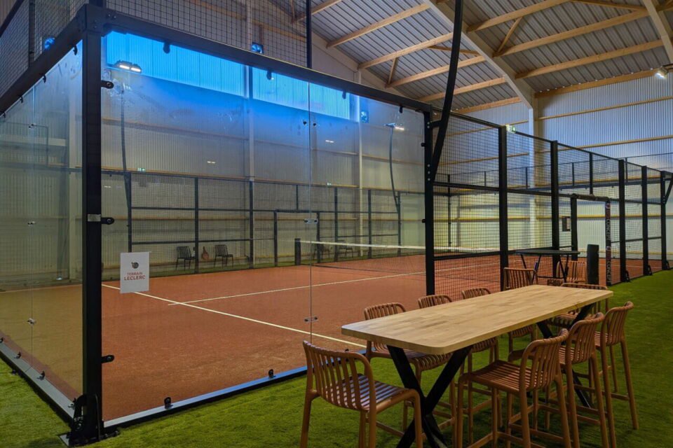 La salle de padel ouvrira ses portes le 1er novembre.