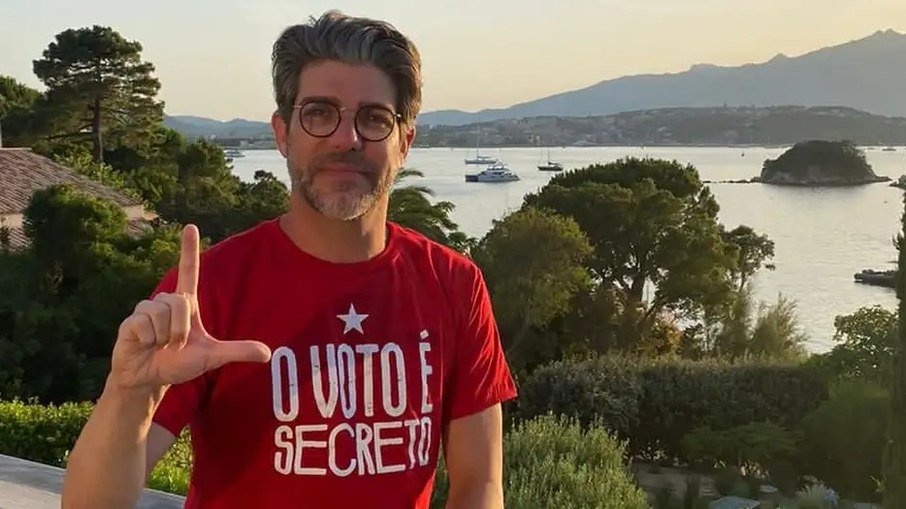 Juninho Pernambucano, ídolo do Vasco, do Sport, do Lyon e da Seleção Brasileira, é Lula!