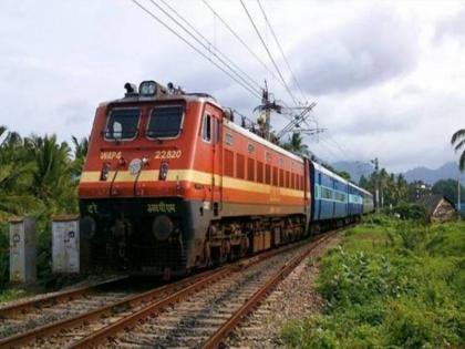 Aadhaar verification will be done during rail travel, Railways issued instructions | रेल यात्रा के दौरान होगा आधार सत्यापन, रेलवे ने जारी किए निर्देश