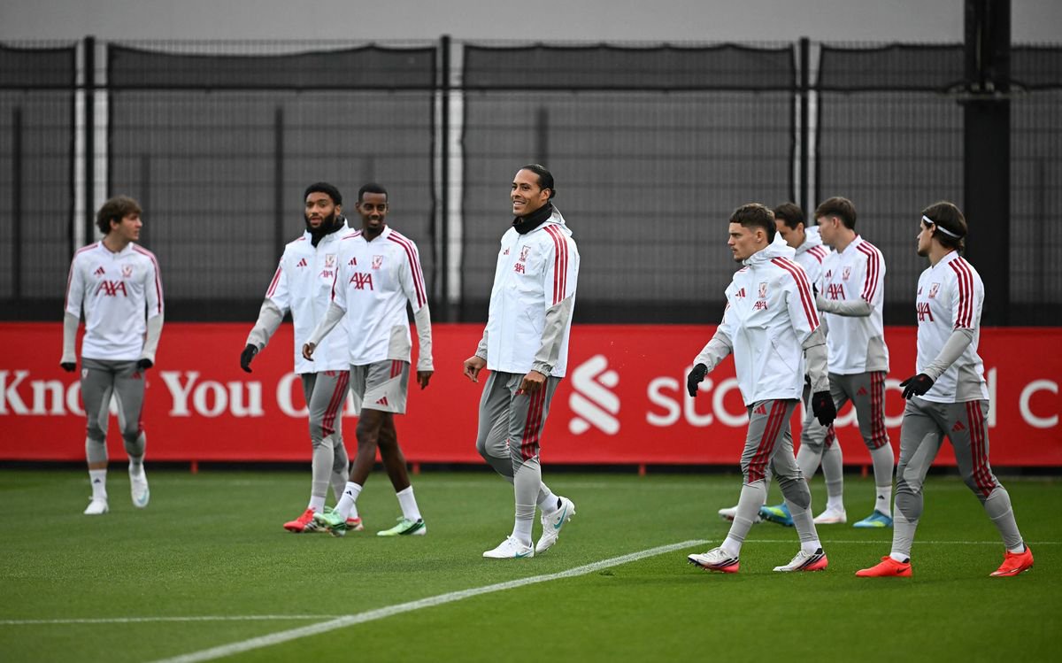  Virgil van Dijk leads a training session