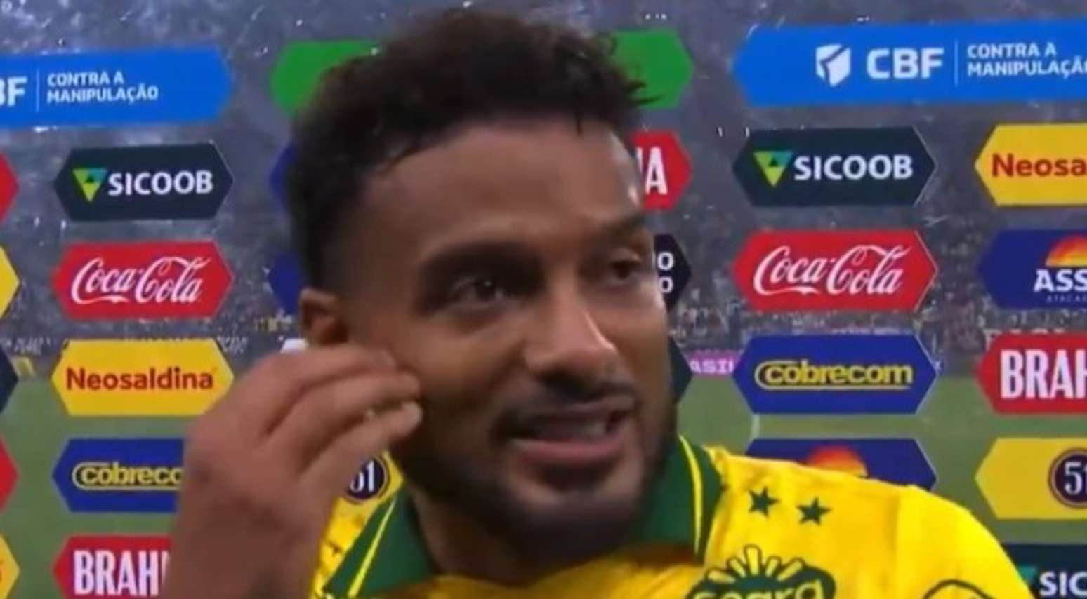 Reinaldo reclamou no intervalo de Corinthians x Mirassol.