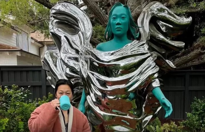 Mark Zuckerberg telah mendirikan sebuah patung istimewa yang menggambarkan sosok istrinya, Priscilla Chan. (Foto: Instagram @zuck)