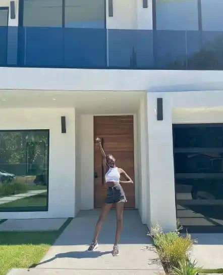 21 years old girl thanks God after buying her first house in America (photos)