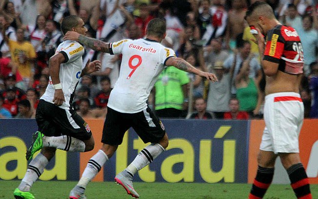 Jogadores cruz-maltinos desolados com mais uma derrota pro arquirrival