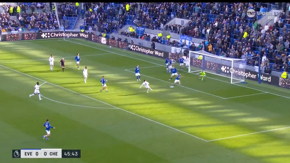 Chelsea score against Everton.